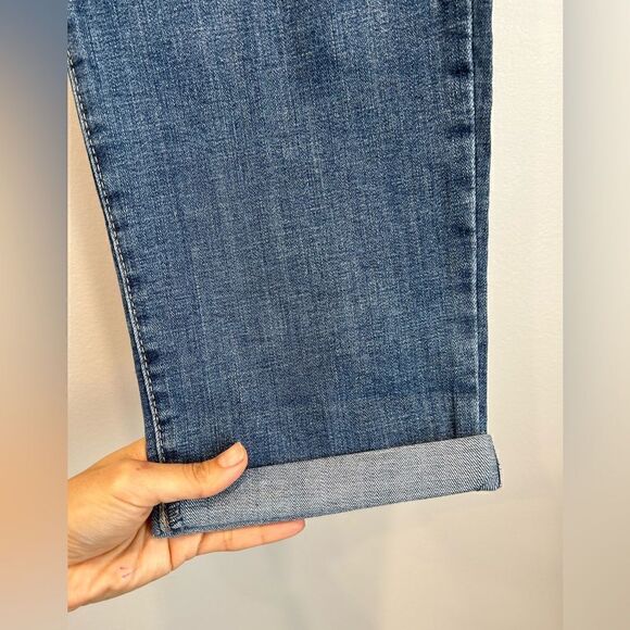 NWT Levi's Mid Rise Boyfriend Ripped Jeans - Picture 4 of 11